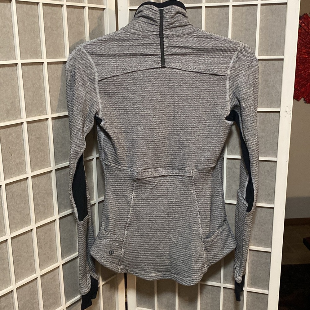 NEW LULULEMON ATHLETIC 1/2 ZIP RUNNING JACKET🌹 - Picture 4 of 16